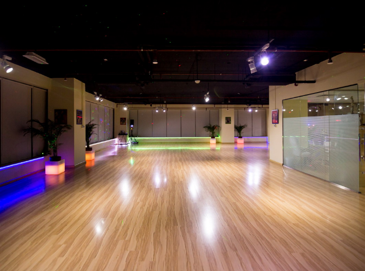 杭州舞蹈房裝修設計效果圖，杭州舞蹈工作室裝修設計案例，杭州專業(yè)舞蹈培訓機構裝修方案，杭州正規(guī)舞蹈房裝修裝潢公司，杭州大型舞蹈房裝修設計圖