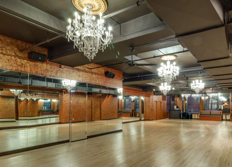 杭州舞蹈房裝修設計效果圖，杭州舞蹈工作室裝修設計案例，杭州專業(yè)舞蹈培訓機構裝修方案，杭州正規(guī)舞蹈房裝修裝潢公司，杭州大型舞蹈房裝修設計圖